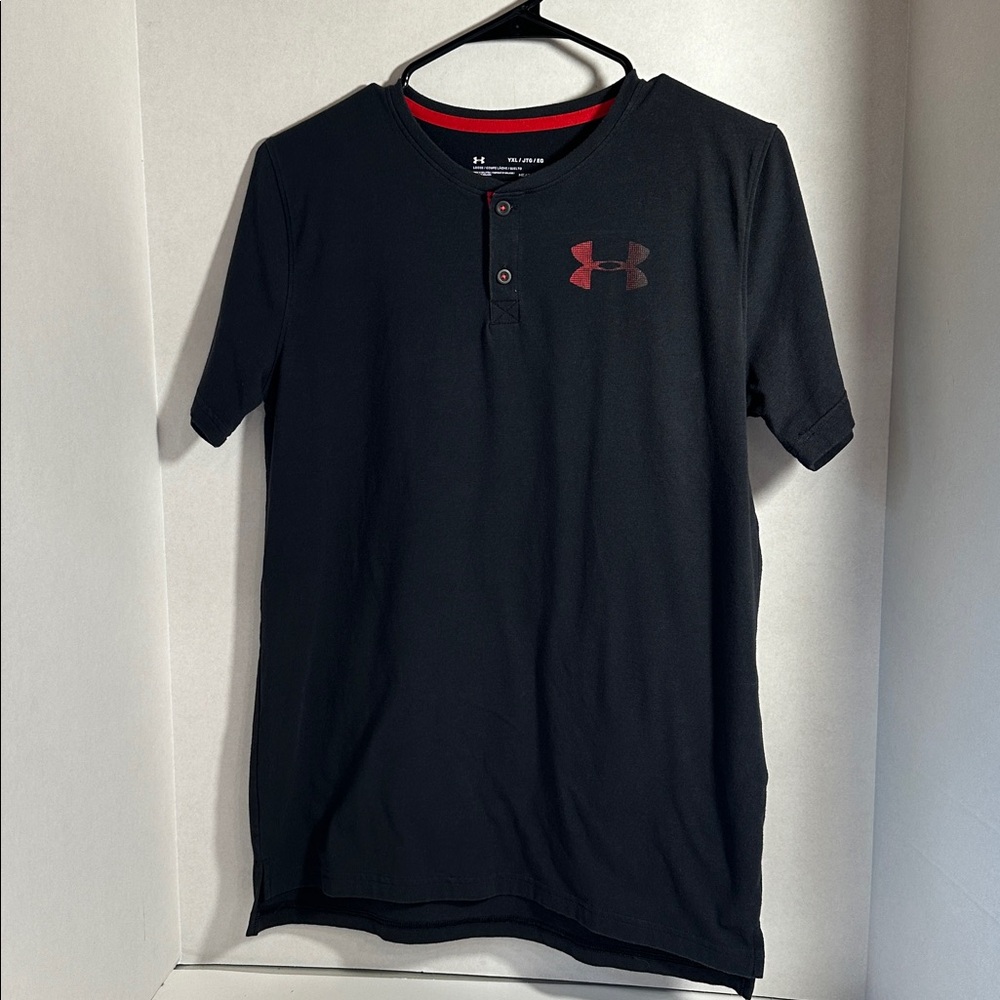 Under armour black short sleeve shirt size youth extra large